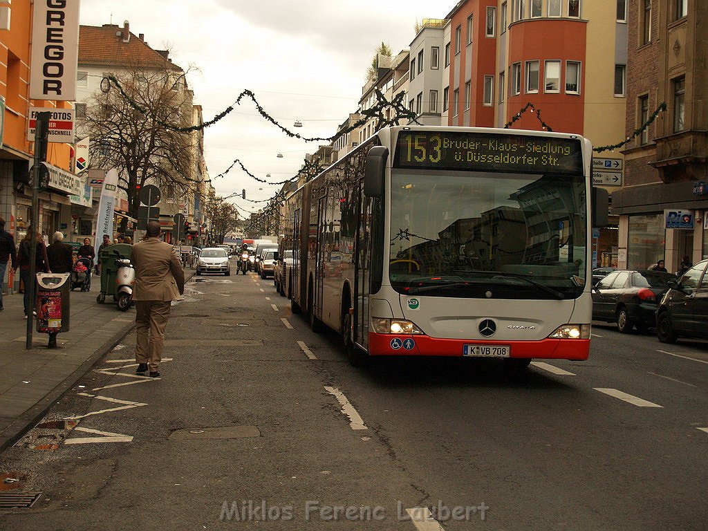 Feuer Koeln Muelheim Frankfurterstr Wiener Platz P92.JPG